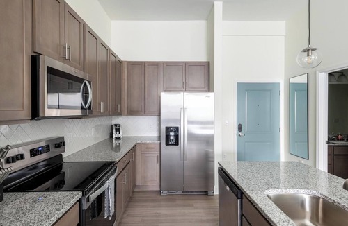 Wilmington Apartment | Landing | Modern 1BD, Gym, Pool
