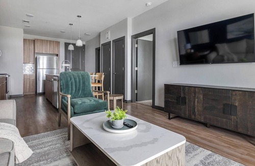 Buda Apartment | Landing | Modern 1BD, Gym, Pool