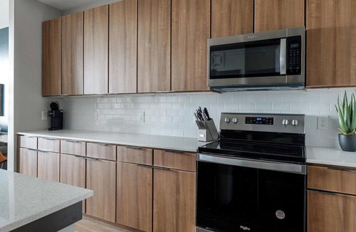 Buda Apartment | Landing | Modern 1BD, Gym, Pool