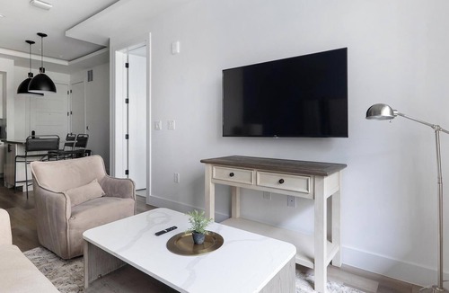 Zilker Apartment | Landing | Modern 1BD, Gym
