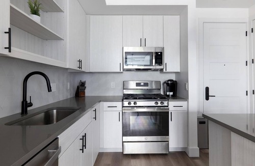 Zilker Apartment | Landing | Modern 1BD, Gym