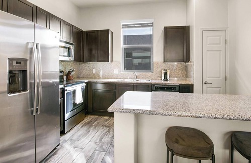 West Oak Hill Apartment | Landing | Modern 1BD, Gym