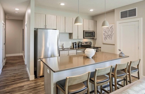 West Oak Hill Apartment | Landing | Modern 1BD, Gym