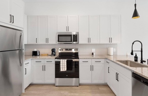 Denton Apartment | Landing | Modern 1BD, Gym