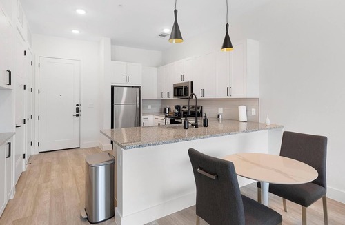 Denton Apartment | Landing | Modern 1BD, Gym