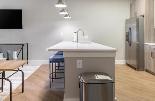 Fort Myers Apartment | Landing Modern 1BD Gym Pool