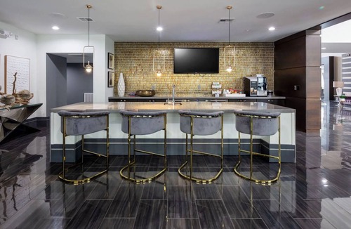 Memorial Apartment | Landing | Modern 1BD, Gym