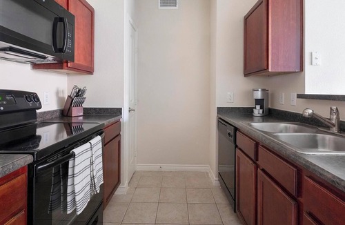 Barker Apartment | Landing | Modern 1BD, Gym, Clubhouse