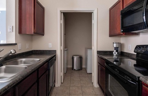 Barker Apartment | Landing | Modern 1BD, Gym, Clubhouse