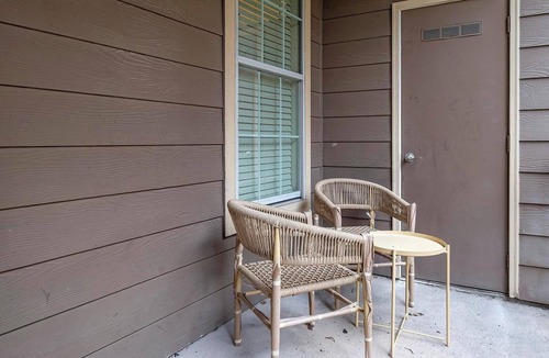 Barker Apartment | Landing | Modern 1BD, Gym, Clubhouse