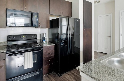 Northeast Houston Apartment | Landing | Modern 1BD, Gym, Game Room