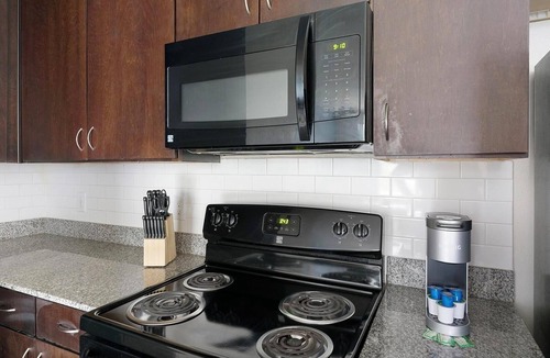 Northeast Houston Apartment | Landing | Modern 1BD, Gym, Game Room