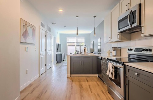 Ithaca Apartment | Landing | Modern 1BD, Gym