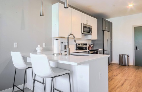 Ithaca Apartment | Landing | Modern 1BD, Gym