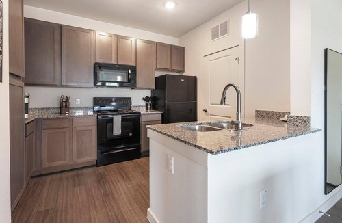 Lockhart Apartment | Landing | Modern 1BD, Gym, Pool