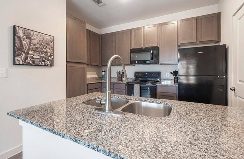Lockhart Apartment | Landing | Modern 1BD, Gym, Pool
