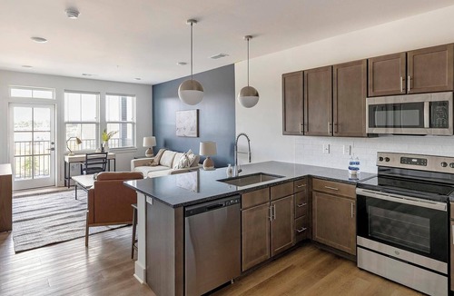 Madison Apartment | Landing | Modern 1BD, Gym, Pool