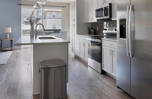 Oakwood Apartment | Landing | Modern 1BD, Gym, Pool