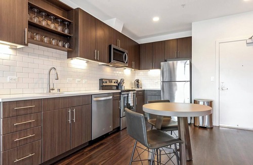 Red Oak Apartment | Landing | Modern 1BD, Gym