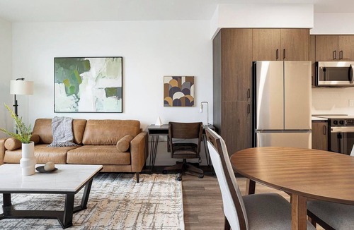 Crown Hill Apartment | Landing | Modern 1BD, Gym