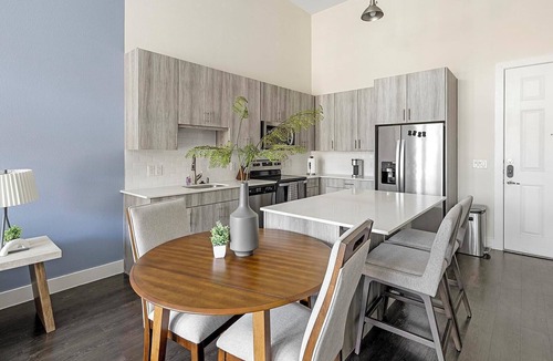 Fort Worth Apartment | Landing | Modern 1BD in Bricktown