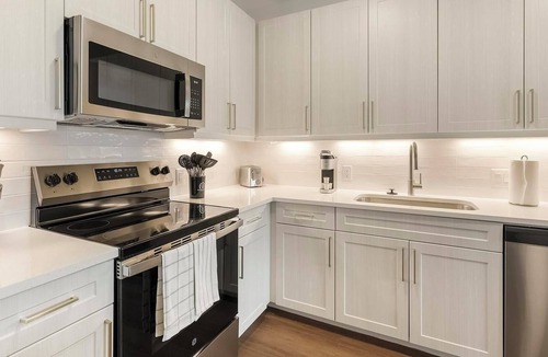 Roanoke Apartment | Landing | Modern 1BD in Downtown Roanoke