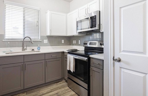 Fort Worth Apartment | Landing | Modern 1BD in Cityview