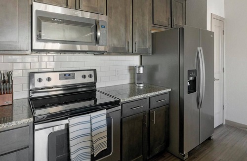 Baytown Apartment | Landing | Modern 1BD in Bellview Acres Whiting