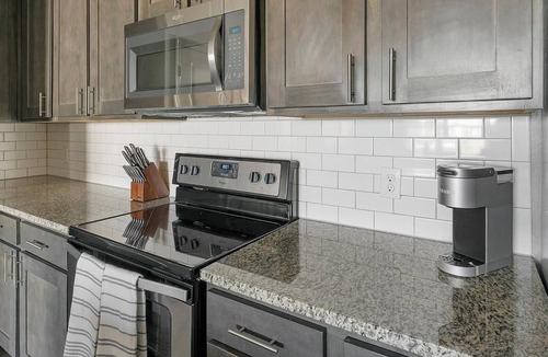 Baytown Apartment | Landing | Modern 1BD in Bellview Acres Whiting