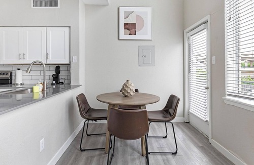 Fort Worth Apartment | Landing | Modern 1BD, Pool, Courtyard