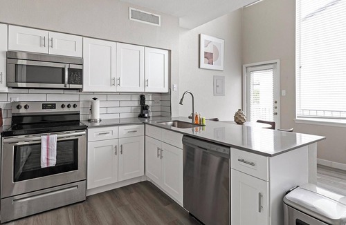 Fort Worth Apartment | Landing | Modern 1BD, Pool, Courtyard