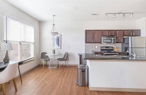 Fort Worth Apartment | Landing | Modern 1BD, Pool, Gym