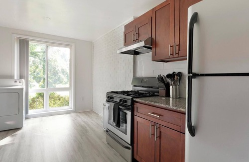 Greenbelt Apartment | Landing | Modern 1BD, Pool, Gym