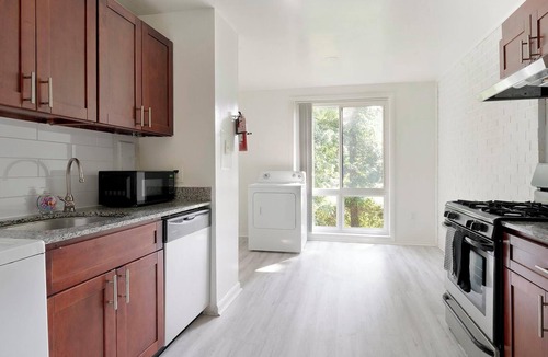 Greenbelt Apartment | Landing | Modern 1BD, Pool, Gym