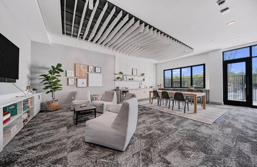 Haverhill Apartment | Landing | Modern 1BD, Pool, Gym