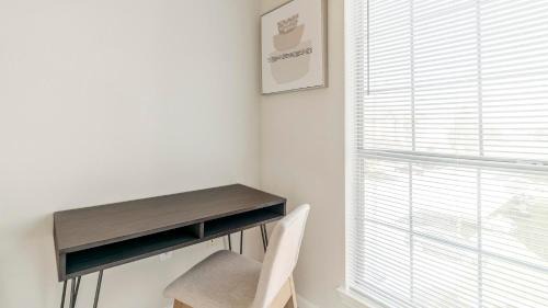 Southbelt/Ellington Apartment | Landing Modern 1BD Pool Game Room