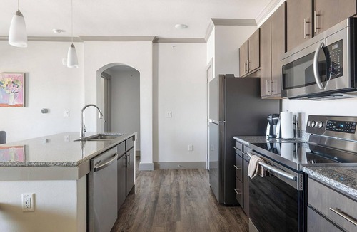 Manor Apartment | Landing | Modern 1BD, Pool, Gym