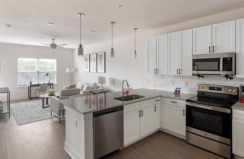 Athens Apartment | Landing | Modern 1BD, Pool, Gym