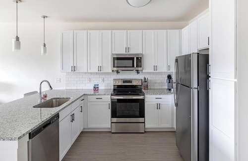 Athens Apartment | Landing | Modern 1BD, Pool, Gym