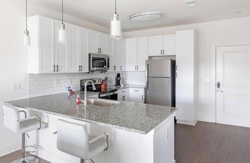 Athens Apartment | Landing | Modern 1BD, Pool, Gym