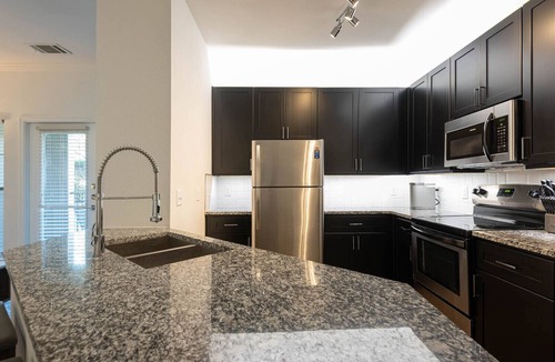 Austin Apartment | Landing | Modern 1BD, Pool, Courtyard