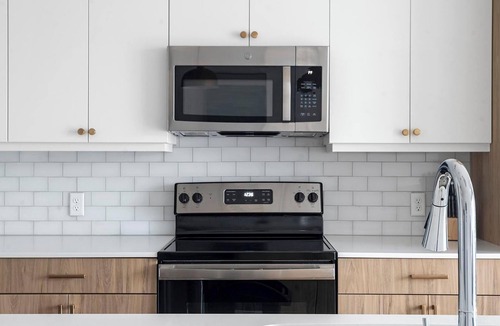 Austin Apartment | Landing | Modern 1BD, Pool, Clubhouse