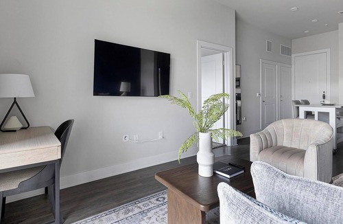 Montopolis Apartment | Landing | Modern 1BD, Pool, Courtyard