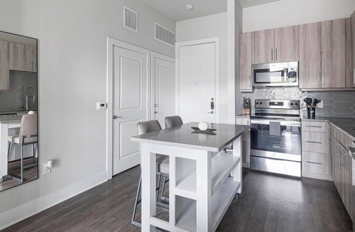 Montopolis Apartment | Landing | Modern 1BD, Pool, Courtyard