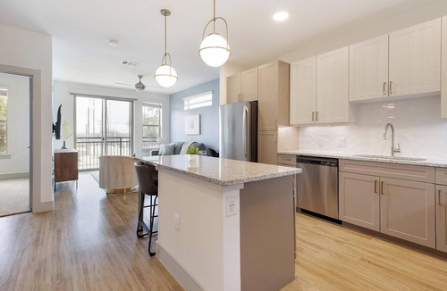 Scofield Farms Apartment | Landing | Modern 1BD, Pool, Gym