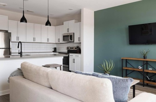 Sugar Hill Apartment | Landing | Modern 1BD, Pool, Gym