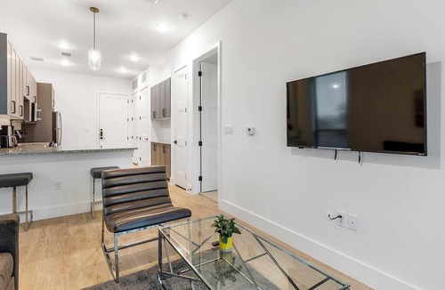 Denton Apartment | Landing | Modern 1BD, Pool, Gym
