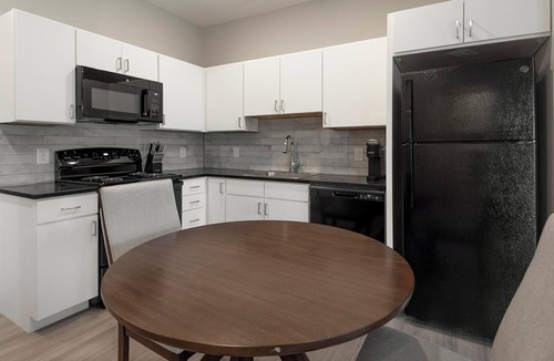 Pinch District Apartment | Landing | Modern 1BD, Pool, Rooftop Lounge