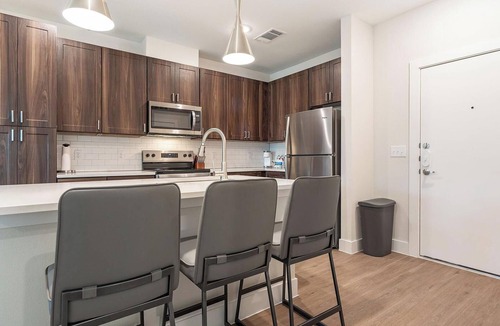 Seguin Apartment | Landing | Modern 1BD, Pool, Gym