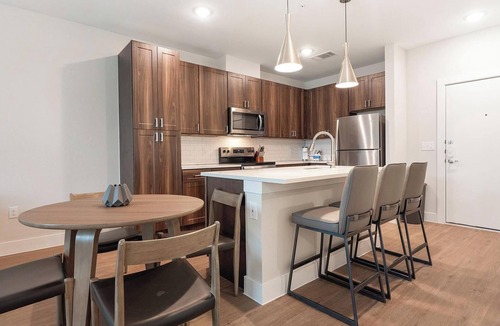 Seguin Apartment | Landing | Modern 1BD, Pool, Gym